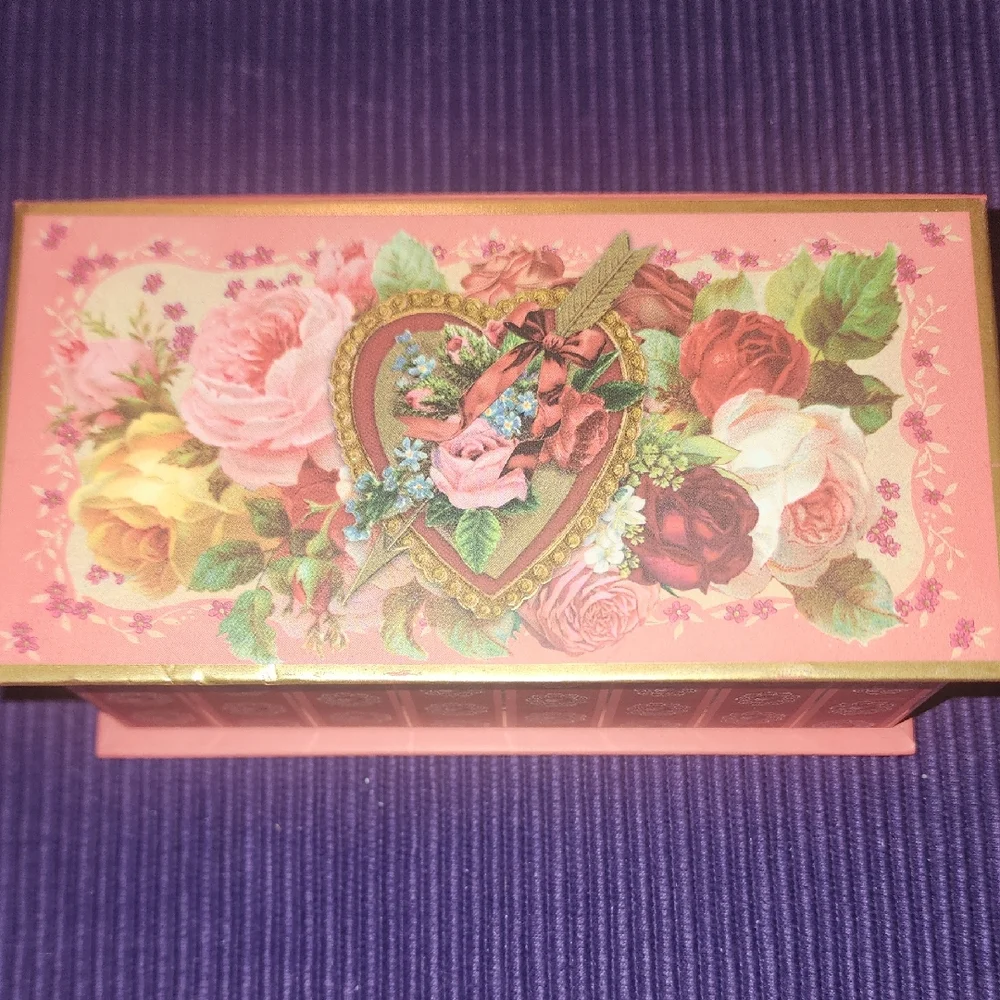 Punch Studio Rose Soap in Elegant Pink Singing Box - Picture 1 of 5